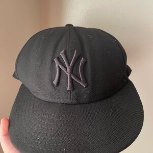 Black NY Yankees Logo Cap